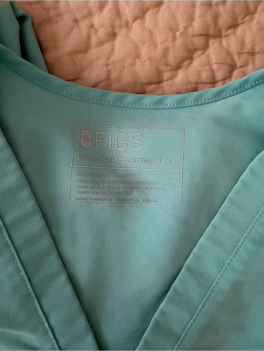 Figs Scrub Set - Top and Joggers - Picture 4 of 5